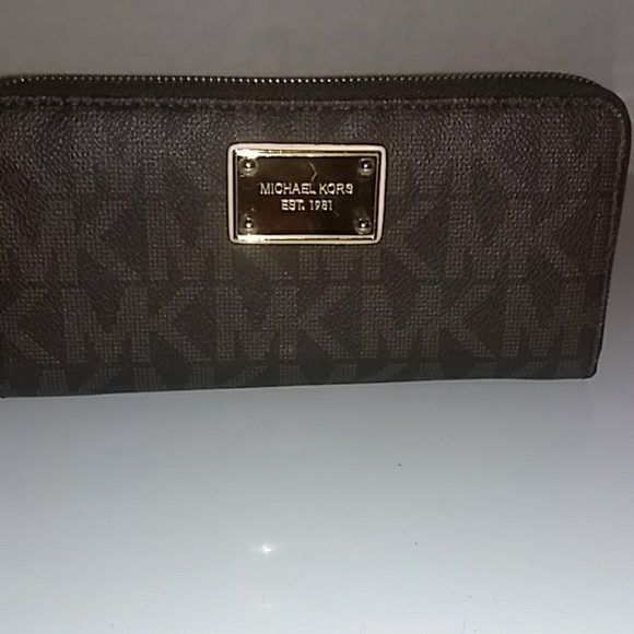 Michael Kors Handbags - Michael Kors Large Print Logo Wallet